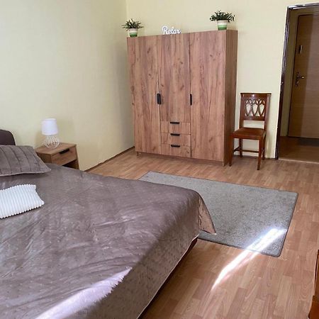 Apartmany 2Kk U Fakultni Nemocnice Volne Parkovani Hradec Kralove Bagian luar foto