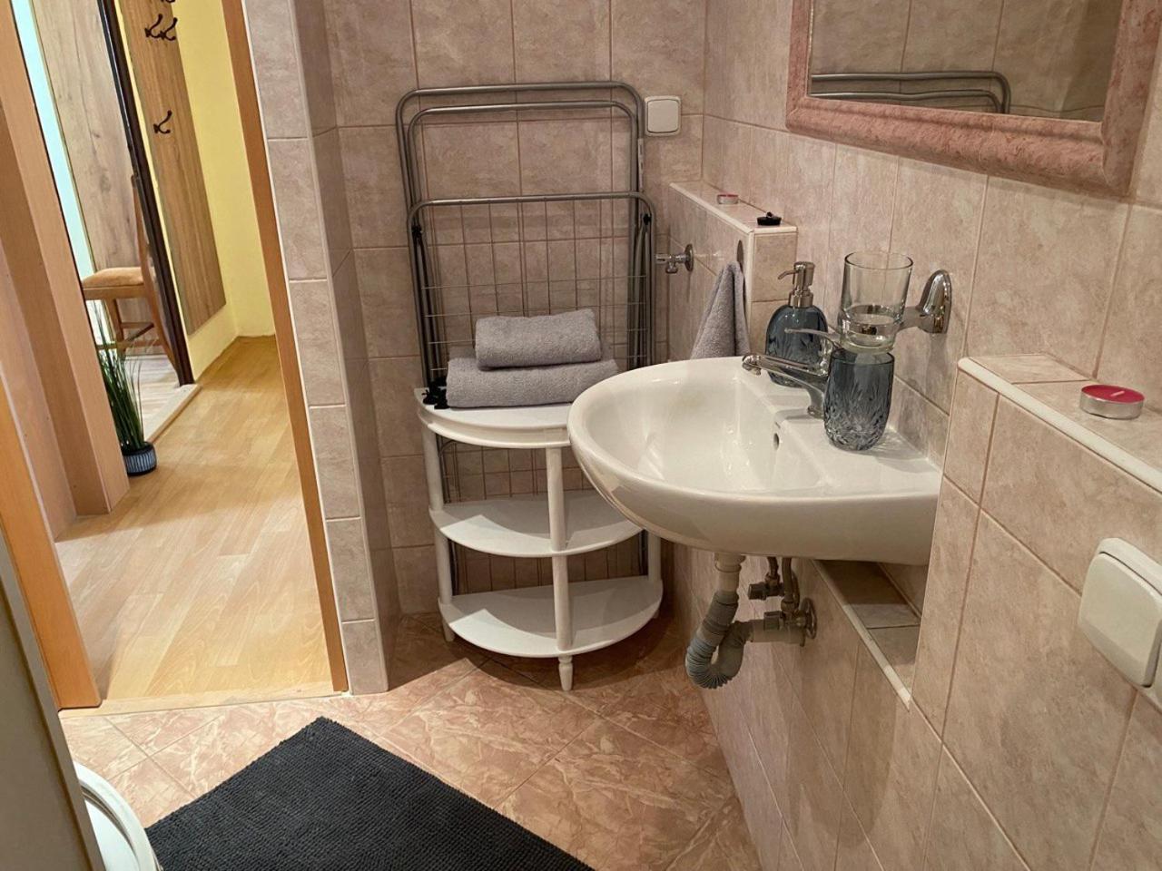 Apartmany 2Kk U Fakultni Nemocnice Volne Parkovani Hradec Kralove Bagian luar foto