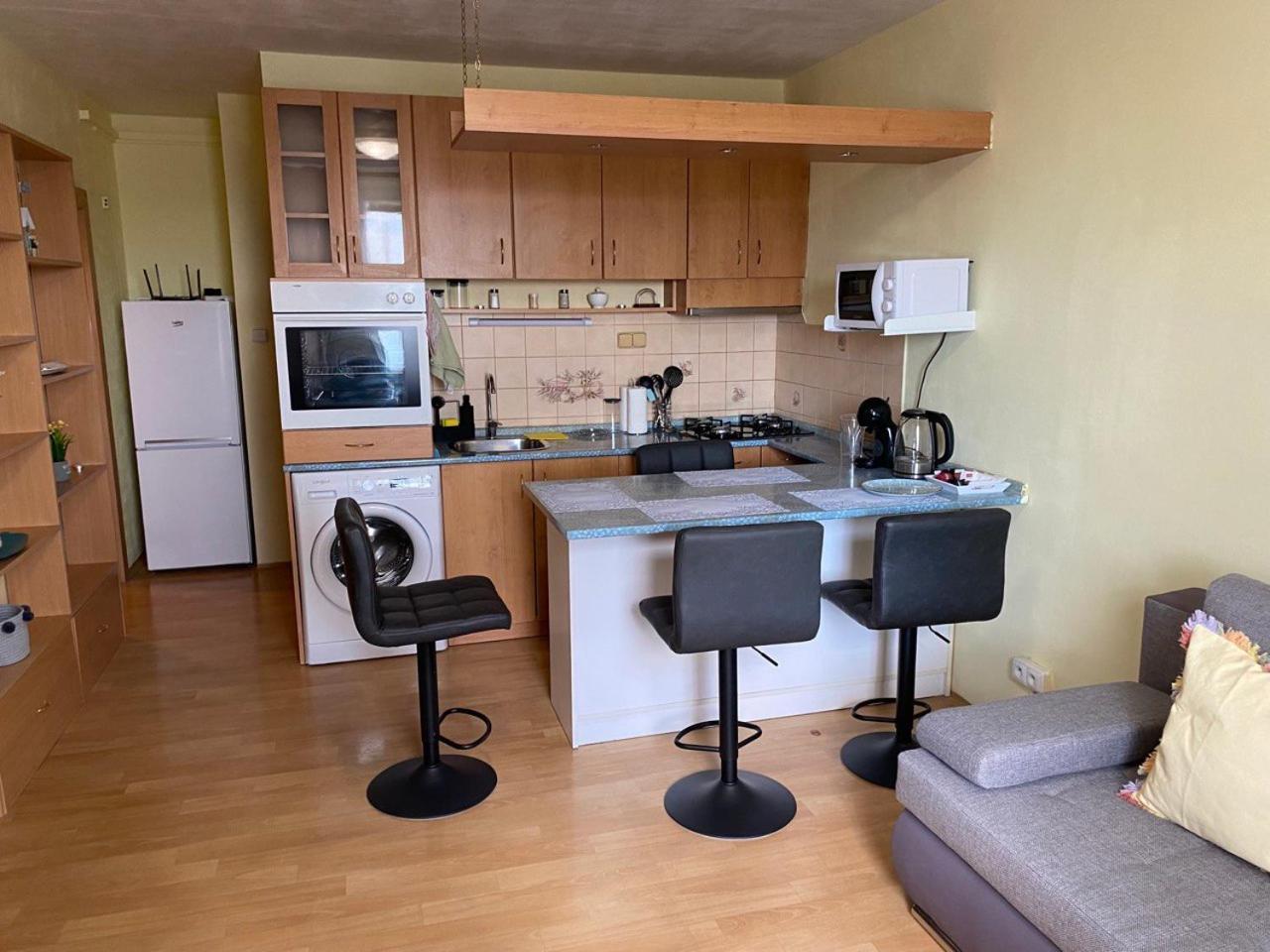 Apartmany 2Kk U Fakultni Nemocnice Volne Parkovani Hradec Kralove Bagian luar foto
