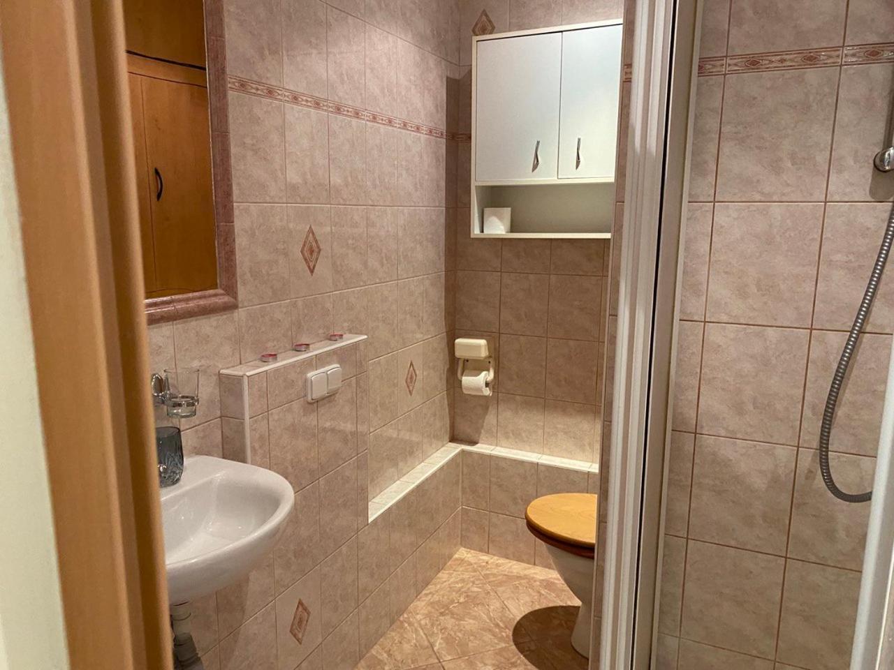 Apartmany 2Kk U Fakultni Nemocnice Volne Parkovani Hradec Kralove Bagian luar foto