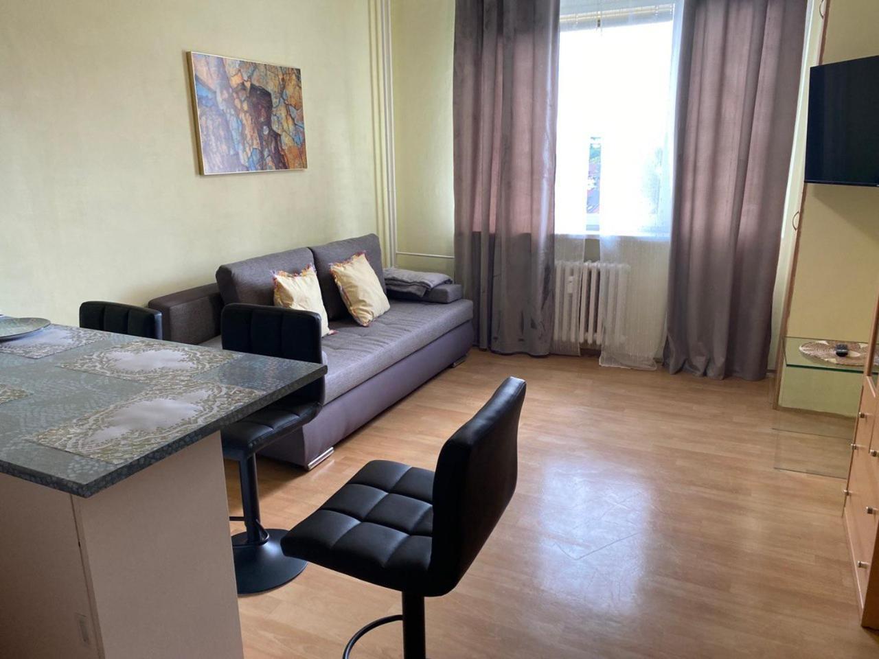Apartmany 2Kk U Fakultni Nemocnice Volne Parkovani Hradec Kralove Bagian luar foto